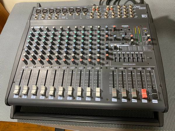 YAMAHA EMX 2000 PowerMixer