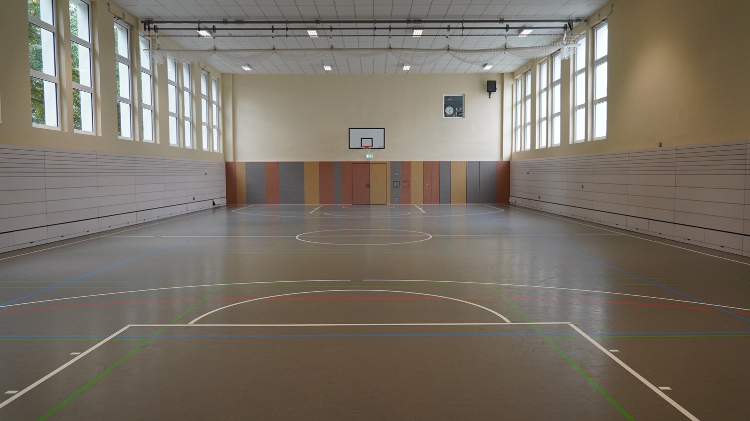 01 Sporthalle